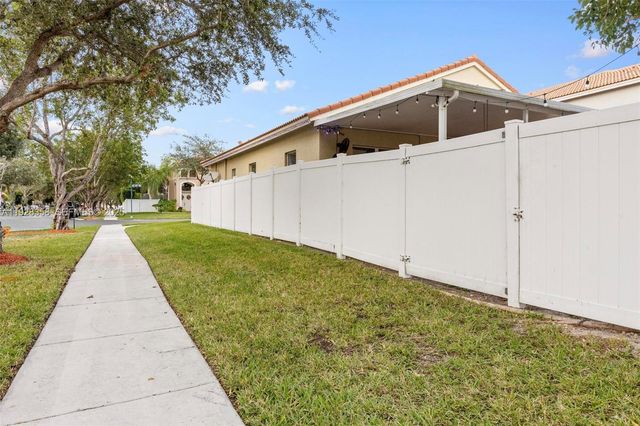 3712 NE 16th St, Homestead, FL 33033
