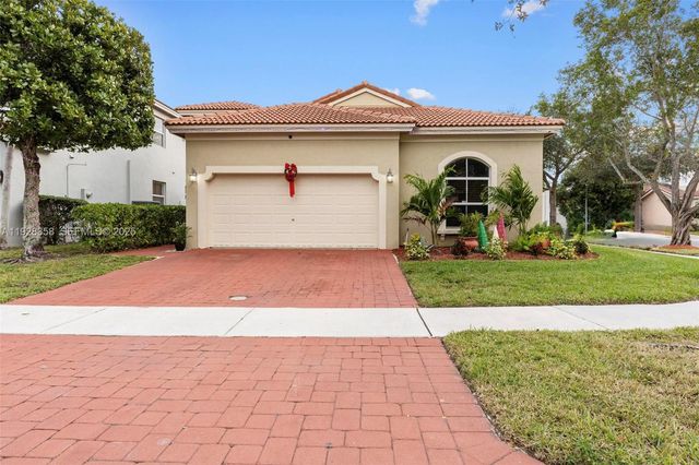 3712 NE 16th St, Homestead, FL 33033