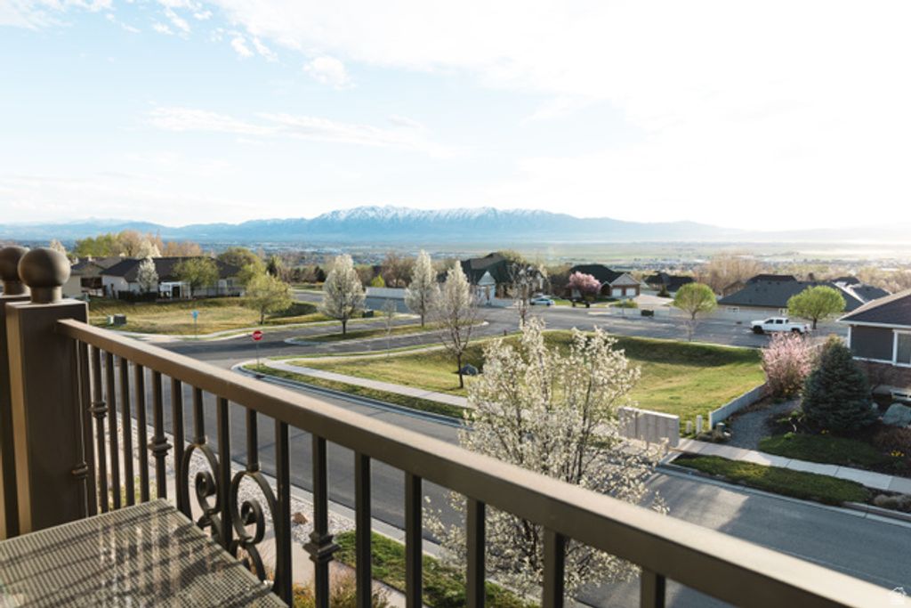 Image 5 of property listing at 434 S CARDON RIDGE DR, Smithfield, UT 84335