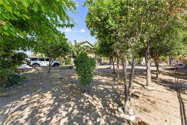 850 E Columbia, Pomona, CA 91767