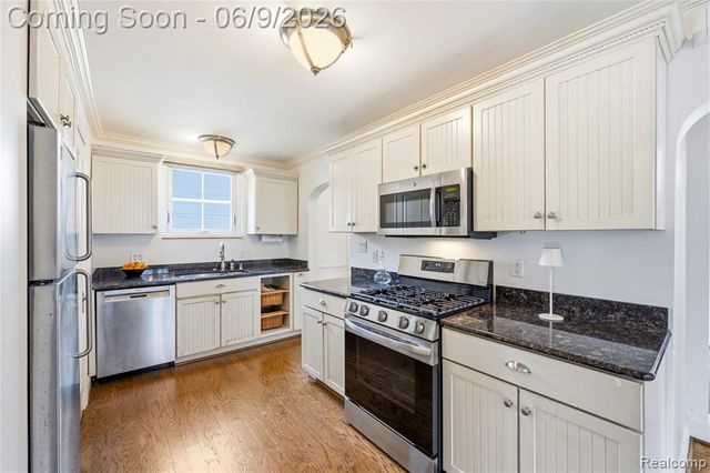 250 Pleasant Street, Birmingham, MI 48009