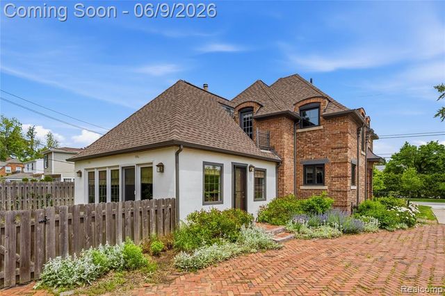 250 Pleasant Street, Birmingham, MI 48009