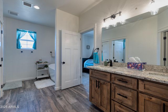 411 S HILLCREST Drive, Snowflake, AZ 85937