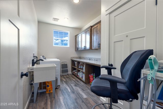 411 S HILLCREST Drive, Snowflake, AZ 85937