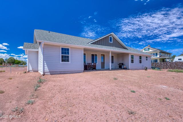411 S HILLCREST Drive, Snowflake, AZ 85937