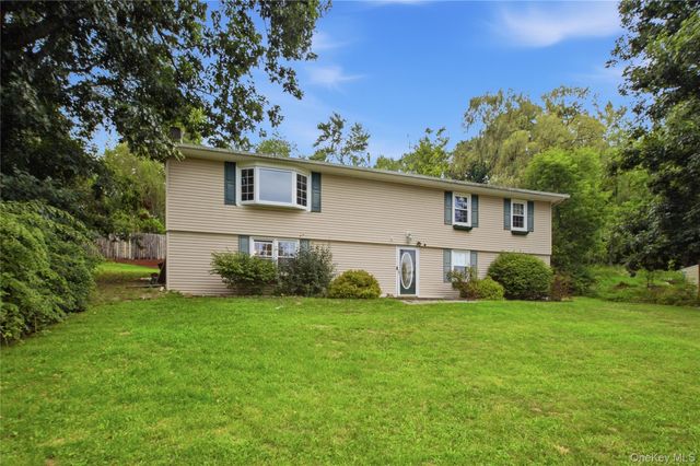 34 Hillview Circle, Poughkeepsie, NY 12603