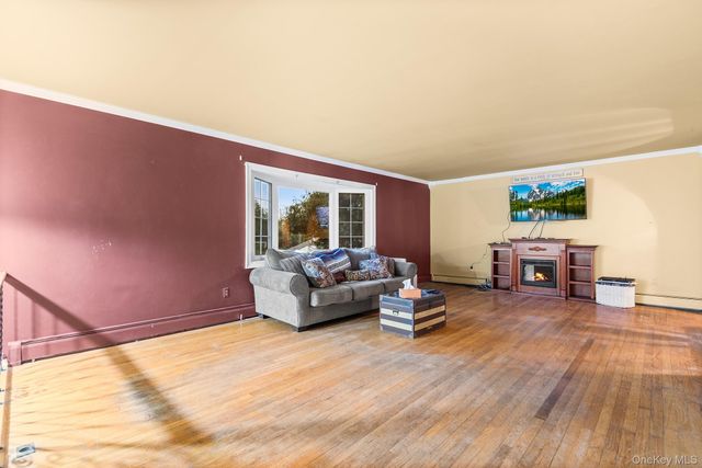 34 Hillview Circle, Poughkeepsie, NY 12603