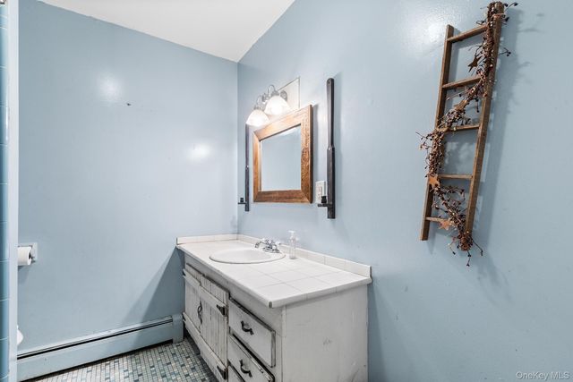 34 Hillview Circle, Poughkeepsie, NY 12603