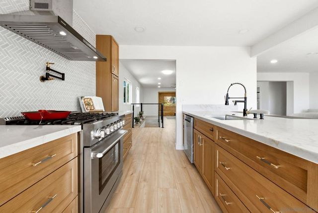 1329 Park Hill Ln, Escondido, CA 92025