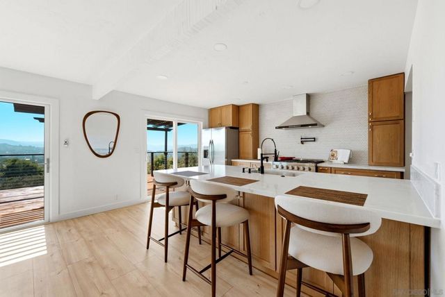 1329 Park Hill Ln, Escondido, CA 92025