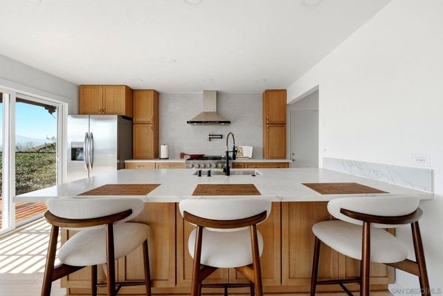 1329 Park Hill Ln, Escondido, CA 92025