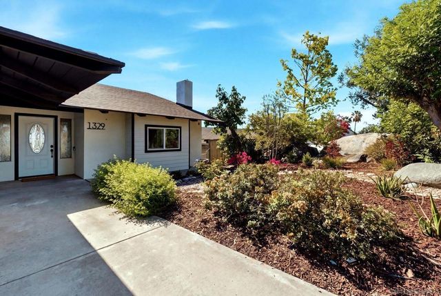 1329 Park Hill Ln, Escondido, CA 92025