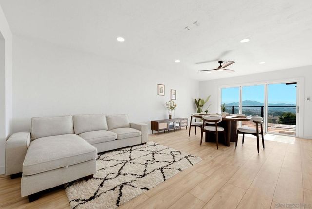 1329 Park Hill Ln, Escondido, CA 92025