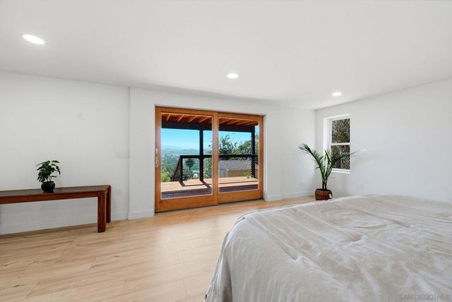 1329 Park Hill Ln, Escondido, CA 92025