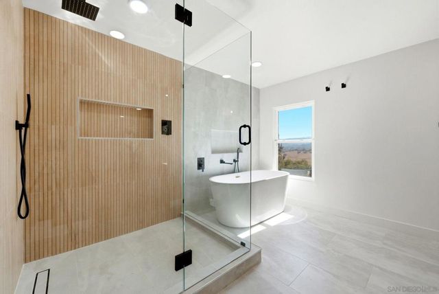 1329 Park Hill Ln, Escondido, CA 92025