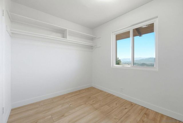 1329 Park Hill Ln, Escondido, CA 92025