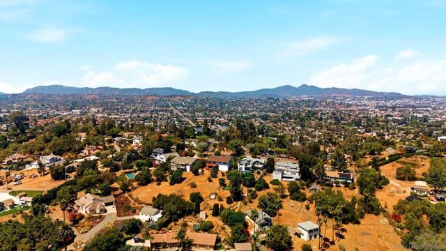 1329 Park Hill Ln, Escondido, CA 92025