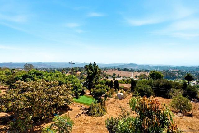 1329 Park Hill Ln, Escondido, CA 92025
