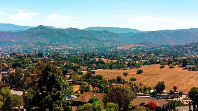 1329 Park Hill Ln, Escondido, CA 92025
