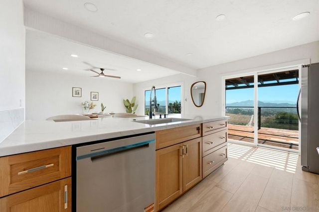 1329 Park Hill Ln, Escondido, CA 92025