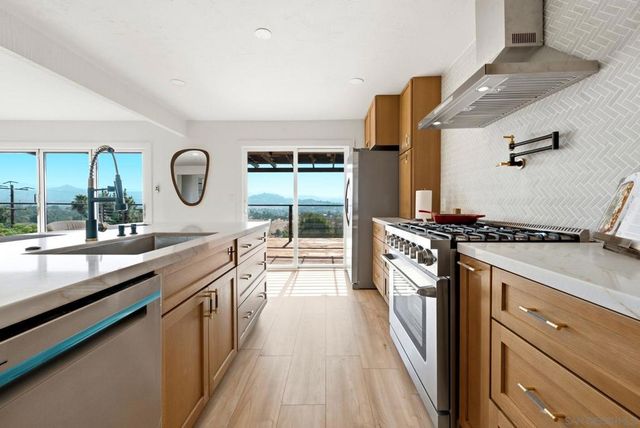 1329 Park Hill Ln, Escondido, CA 92025