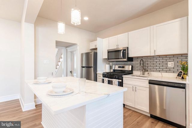 319 E UNIVERSITY PKWY, Baltimore, MD 21218