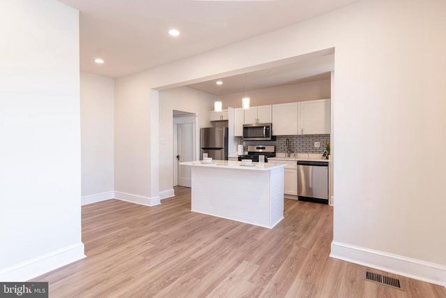 319 E UNIVERSITY PKWY, Baltimore, MD 21218