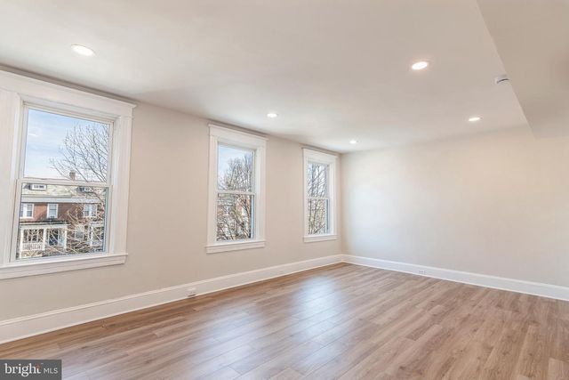 319 E UNIVERSITY PKWY, Baltimore, MD 21218