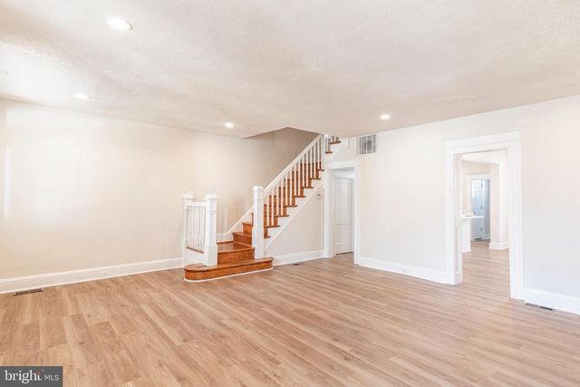 319 E UNIVERSITY PKWY, Baltimore, MD 21218