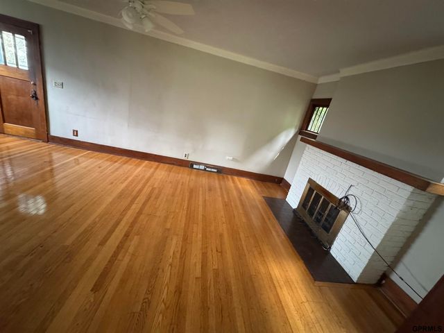 908 S 36Th Street, Omaha, NE 68105