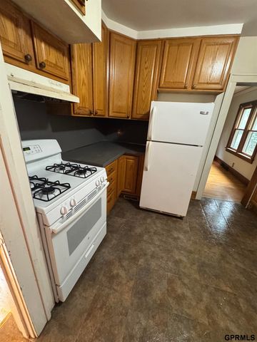 908 S 36Th Street, Omaha, NE 68105