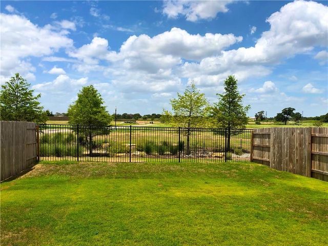 162 Andross LN, Bastrop, TX 78602