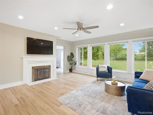 23456 Lee Baker Drive, Southfield, MI 48075