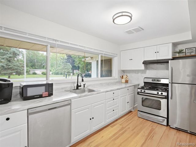 23456 Lee Baker Drive, Southfield, MI 48075