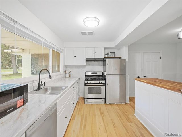 23456 Lee Baker Drive, Southfield, MI 48075