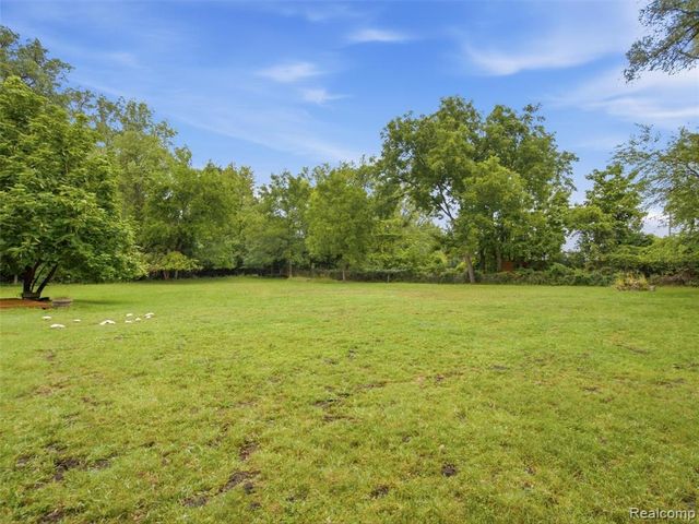 23456 Lee Baker Drive, Southfield, MI 48075
