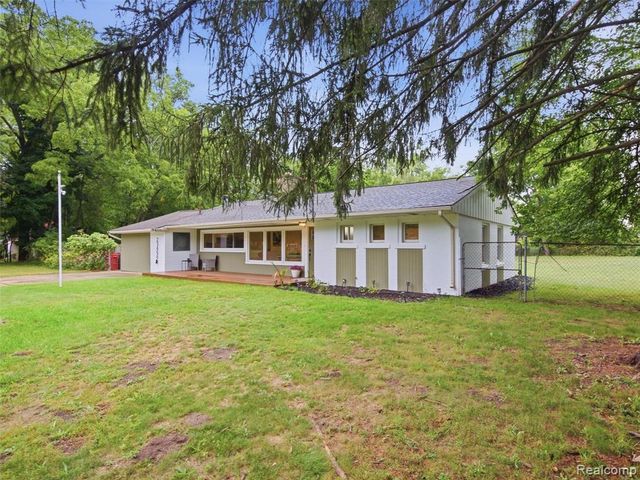 23456 Lee Baker Drive, Southfield, MI 48075