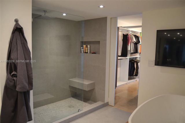 11113 Biscayne Blvd 351, Miami, FL 33181