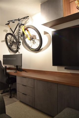 11113 Biscayne Blvd 351, Miami, FL 33181