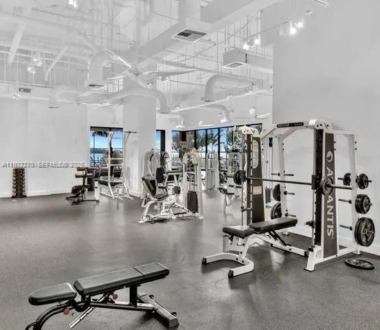 11113 Biscayne Blvd 351, Miami, FL 33181