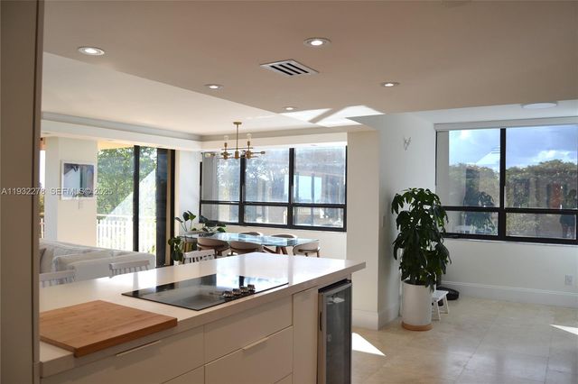 11113 Biscayne Blvd 351, Miami, FL 33181