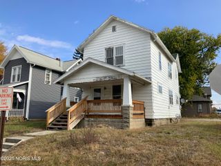 157 S Grove Street, Bowling Green, OH 43402