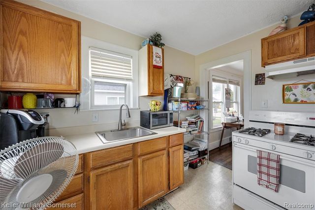 2960 Kenmore Road, Berkley, MI 48072