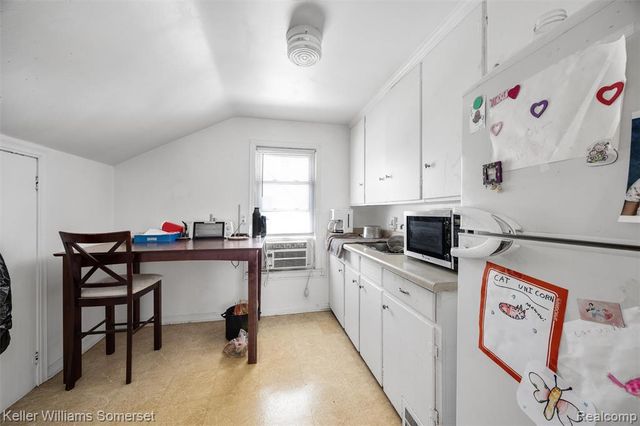 2960 Kenmore Road, Berkley, MI 48072