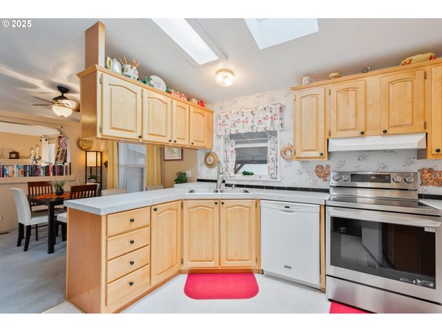 60 HERITAGE Blvd, Longview, WA 98632