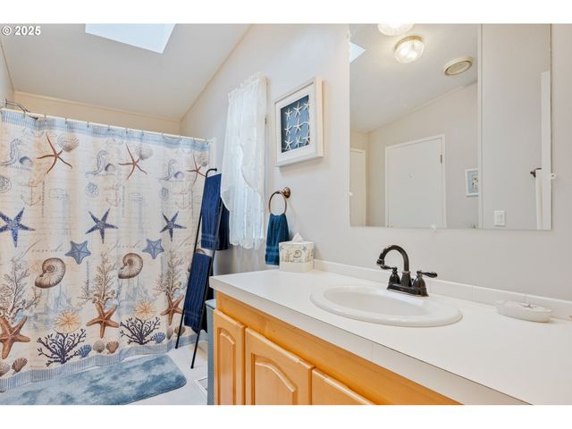 60 HERITAGE Blvd, Longview, WA 98632