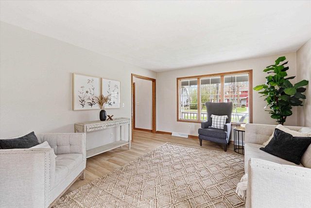 1138 E CAPITOL DRIVE, Appleton, WI 54911