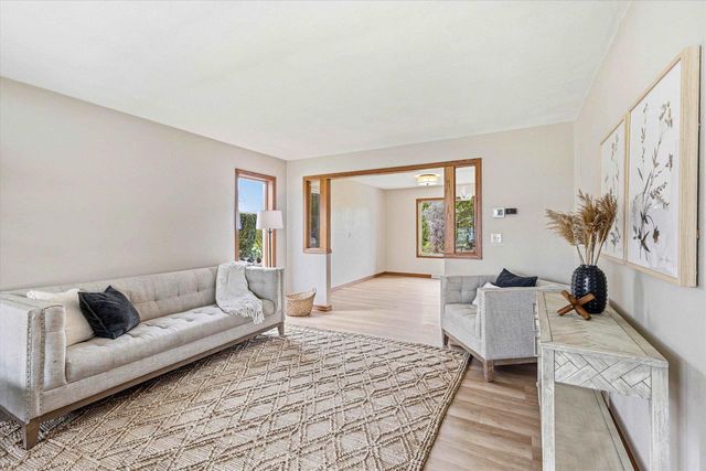 1138 E CAPITOL DRIVE, Appleton, WI 54911