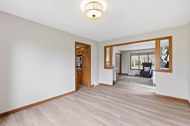 1138 E CAPITOL DRIVE, Appleton, WI 54911