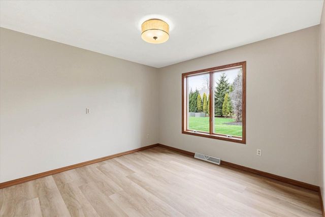 1138 E CAPITOL DRIVE, Appleton, WI 54911